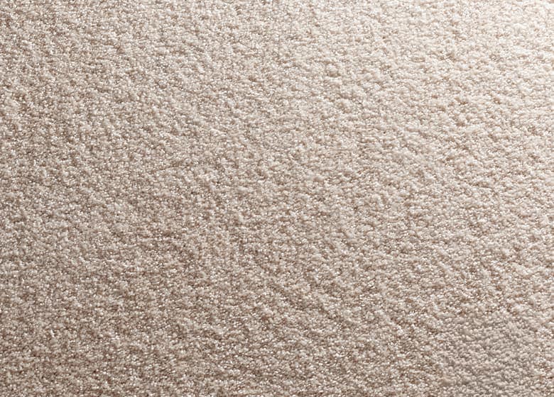 Heller Teppich in Beige mit dichter, gleichmäßiger Oberfläche und fein strukturierter, ruhiger Optik.